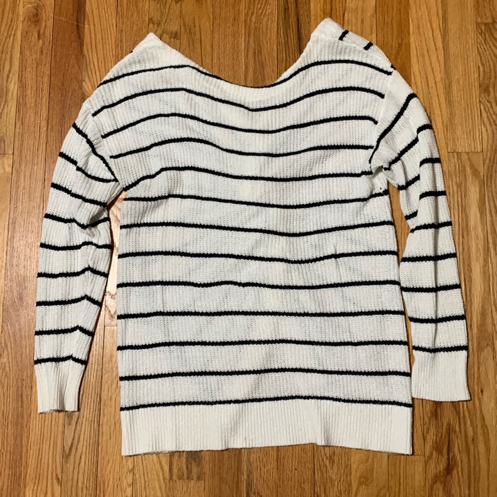 Knit sweater top with knot accent in back